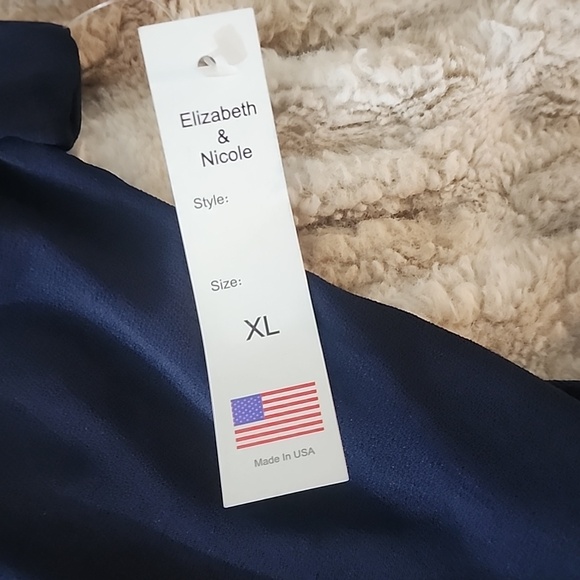 Women's dress - Picture 2 of 4